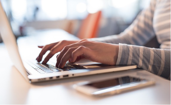 怎么設(shè)計網(wǎng)頁才可以吸引留住客戶